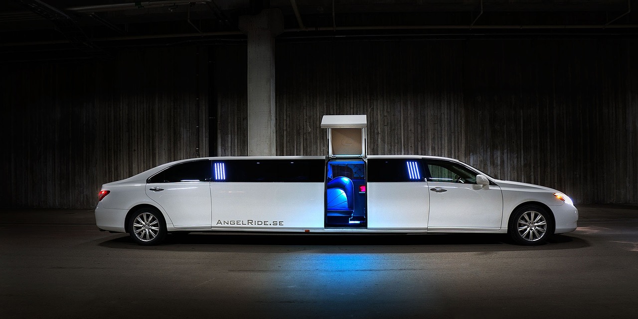 10 Compelling Reasons to Hire a Limousine