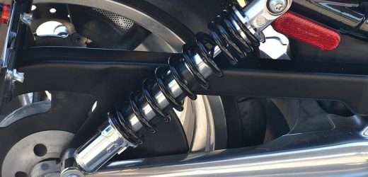 How to Change the Shock Absorbers of a Motorcycle