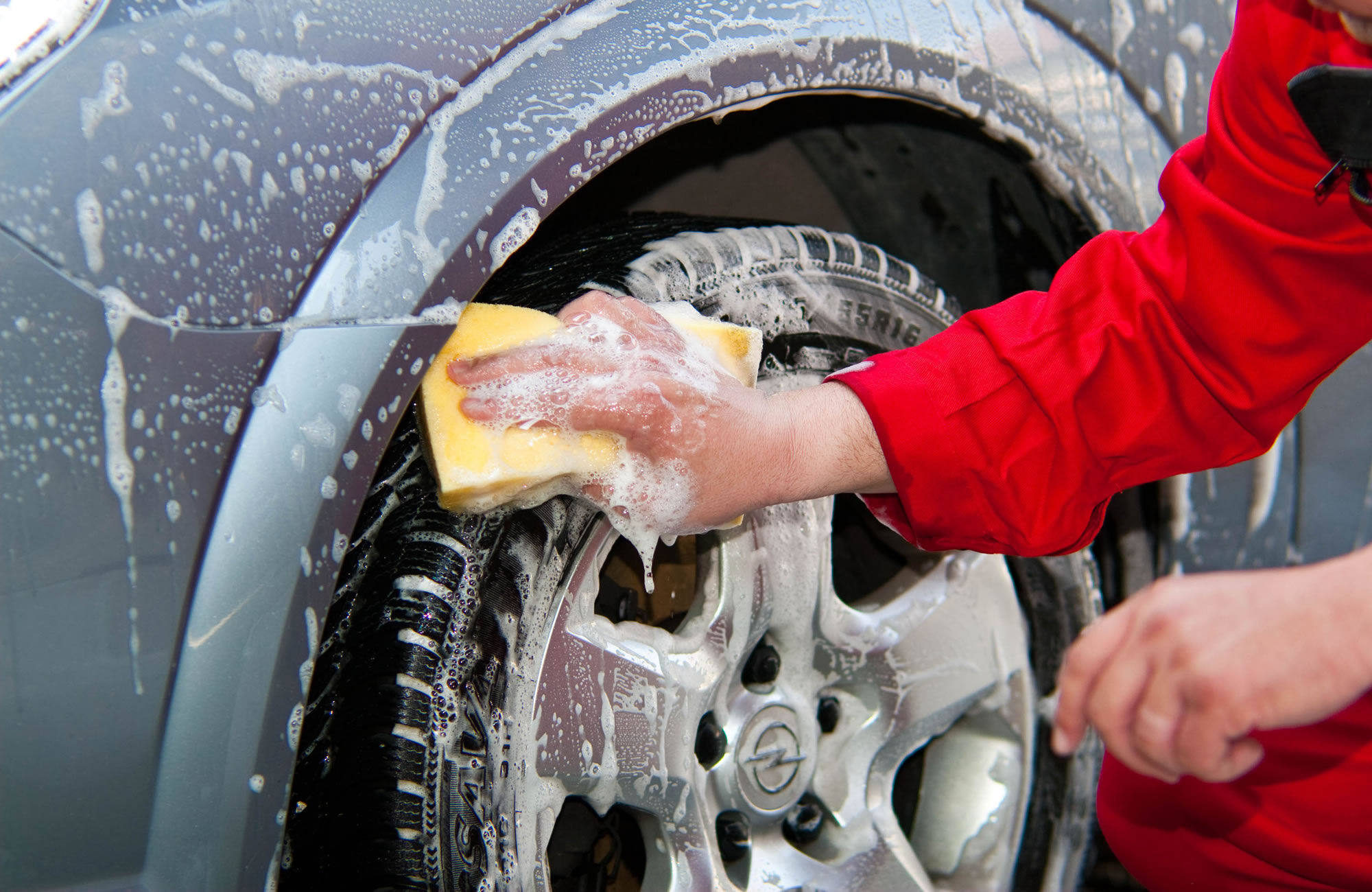 Wheel Cleaning; Auto Detailing