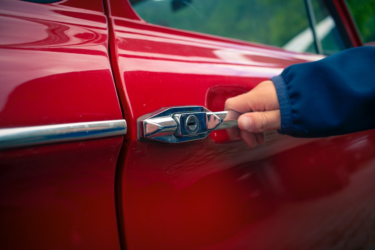 Car Touch-up Paint: Spray or Pencil?