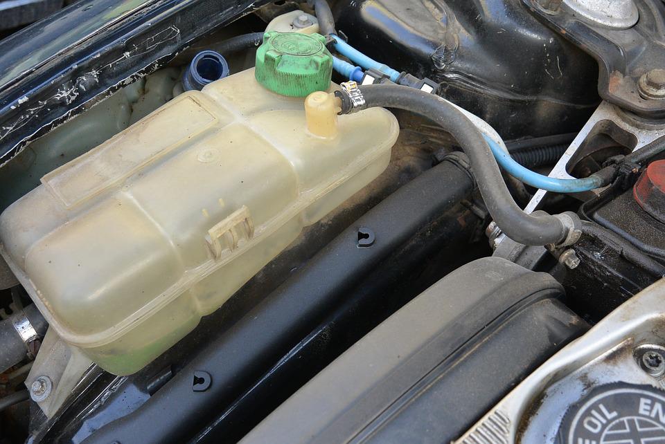 How to Clean Out a Coolant Expansion Tank