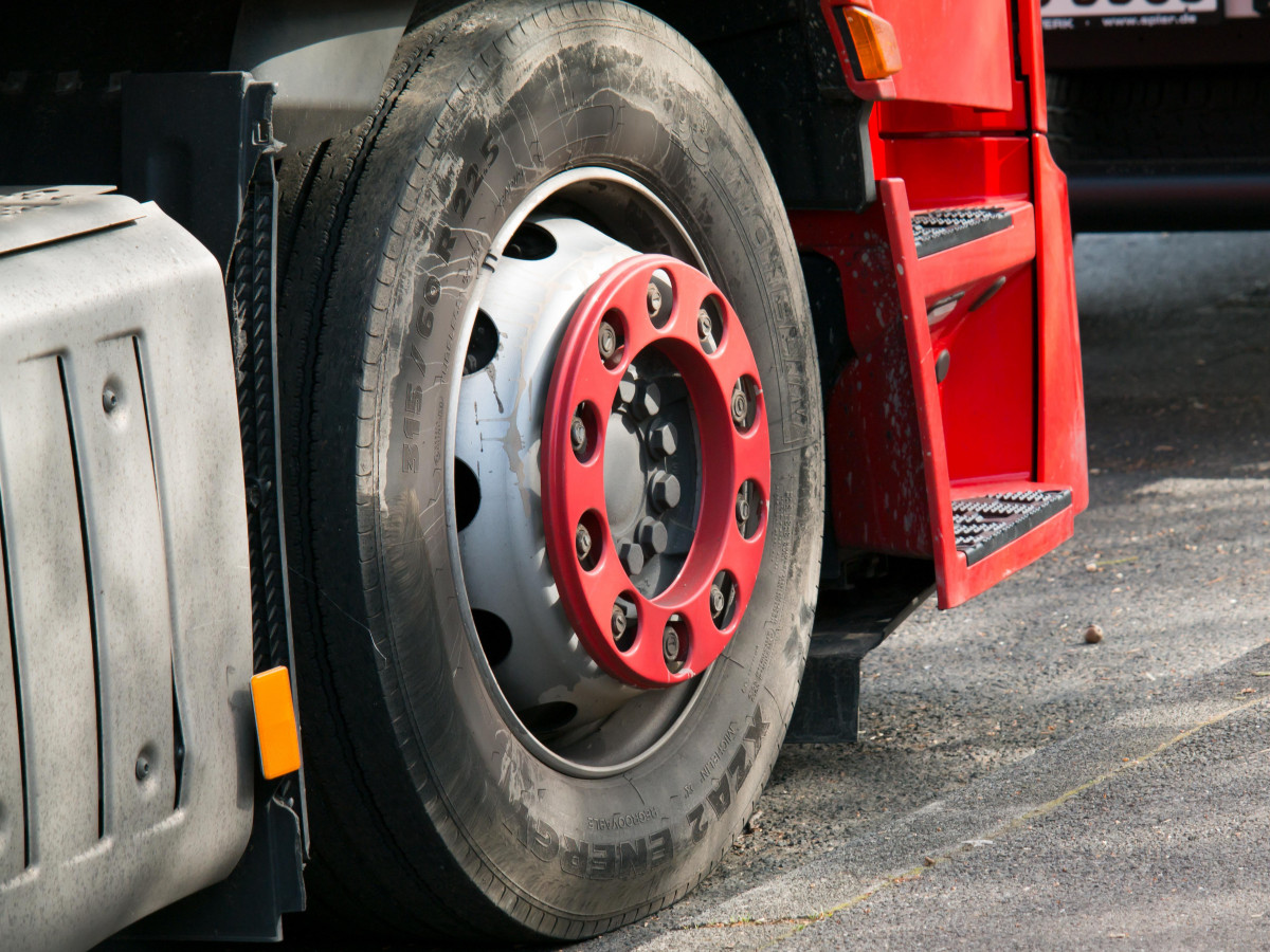 4 Tips to Make the Most of Your Investment in Truck Tyres